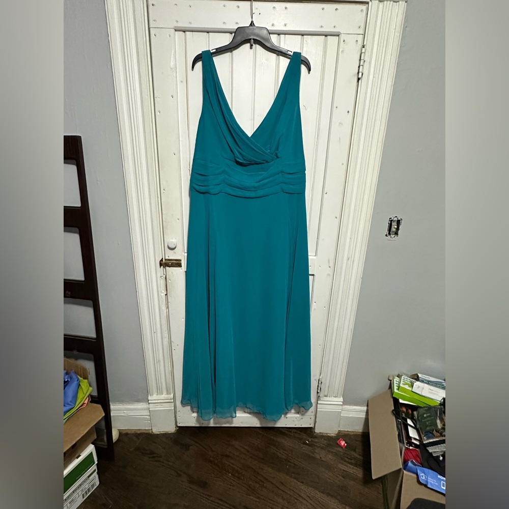 David’s Bridal Celebrate DB Studio Oasis Long Chiffon Formal Dress Size 22 NEW